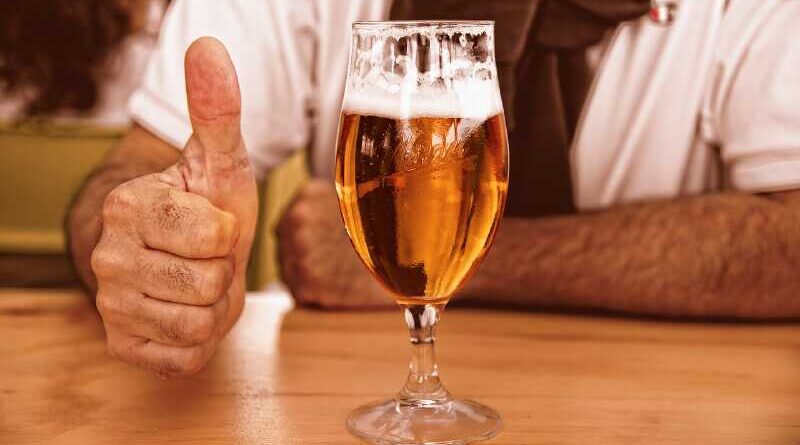 Rreziqet e përdorimit të alkoolit për të lehtësuar ankthin
